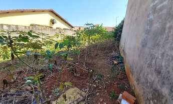 Imagem: Terreno plano de 10 x 25 m, escriturado