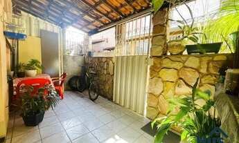 Imagem 2: Casa Geminada Entrada Coletiva com 2 Quartos, Varanda e 1 Vaga no Bairro Santa Branca