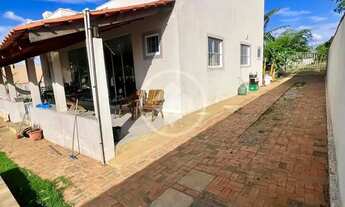 Imagem 4: CASA SOBRADO EM CHAPADA DOS GUIMARÃES 1. Este charmoso sobrado apresenta 3 quartos, inclui