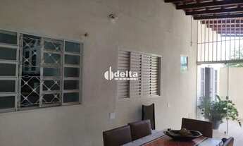 Imagem 3: Casa residencial com 5 quartos sendo 1 suíte disponível para venda no bairro Segismundo Pe