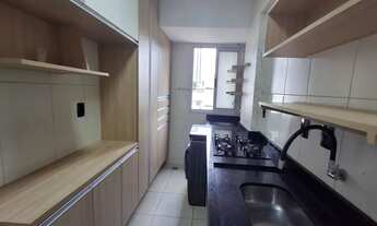 Imagem 2: Apartamento 60m² com 2 quartos, suíte, varanda, armários completos e vaga de garagem