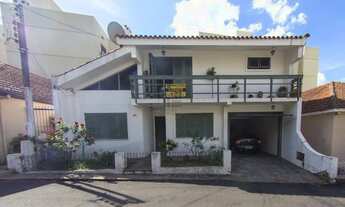 Imagem 2: CASA CENTRAL 193M², 3 DORM 1 SUÍTE, 4 BANH 2 GAR