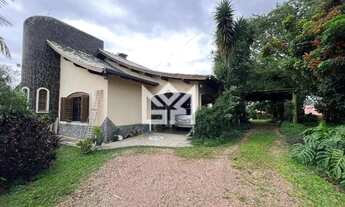 Imagem: Casa Ampla com 3 Suítes à Venda no Bairro