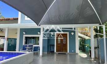 Imagem 3: Casa à Venda em Condomínio Fechado com Piscina e Lazer Completo