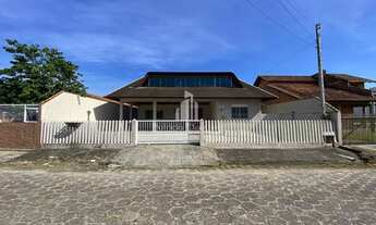 Imagem 2: Excelente Casa com 04 Dormitórios (Sendo 01 Suíte), Com Piscina, Á 300 Metros Da Praia