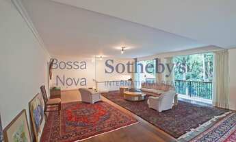 Imagem 7: Sobrado cercado de verde