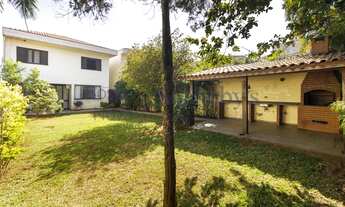 Imagem: Casa em rua arborizada