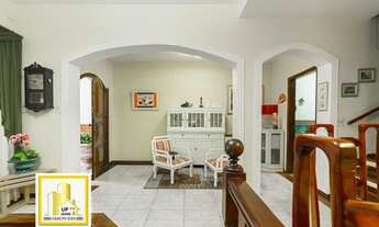 Imagem 2: Incrível Sobrado de 3 aconchegantes dormitórios + 2 Suítes + 2 Vagas de Garagem Cobertas