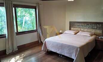 Imagem 5: Terreno amplo com três casas