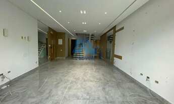 Imagem 3: Residência de Luxo: 4 Suítes, Churrasqueira e Móveis Planejados de Alto Padrão"