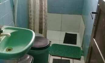 Imagem 2: Quarto semi mobiliado