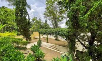 Imagem 2: OASIS DE LUXO; Casa térrea rústica contemporânea condomínio nobre; terreno amplo jardim e