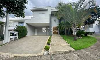 Imagem 2: Casa de condomínio para aluguel e venda possui 349 metros quadrados com 4 quartos