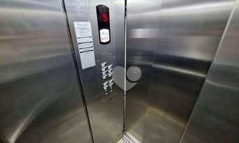 Imagem 4: Méier no coração do bairro, junto a estação de trem, hospital, sala comercial, portaria co