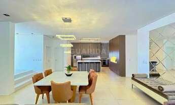 Imagem 7: Casa de Alto Padrão com 4 Suítes, Piscina Privativa e Infraestrutura Completa