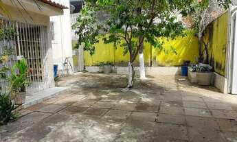 Imagem 4: Casa para venda tem 330 metros quadrados com 5 quartos