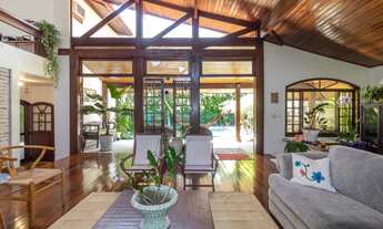 Imagem 2: Magnífica casa, centro de terreno, com muito conforto e bem iluminada