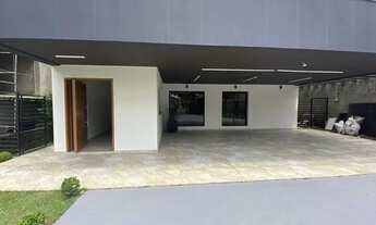 Imagem 3: Casa de condomínio para aluguel e venda possui 360 metros quadrados com 4 quartos