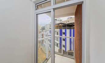 Imagem 2: Quarto e sala com planejados e varanda no São Mateus para venda