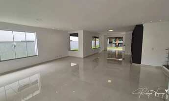 Imagem 2: Jardins Paris Sobrado de 341,97 m² com 4 suítes, piscina e 6 vagas em Goiânia