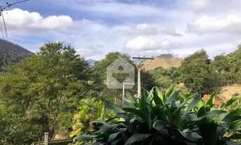 Imagem 2: Espaço e conforto em Itaipava, em meio à natureza