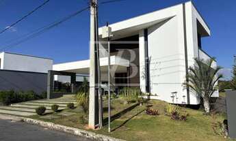 Imagem 3: Casa de alto padrão no Condomínio Montserrat em Betim, com piscina aquecida