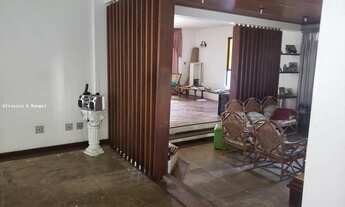 Imagem 2: Casa para venda possui 400 metros quadrados com 4 quartos em Caminho das Árvores