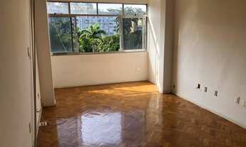 Imagem 2: Apartamento para venda possui 80 metros quadrados com 2 quartos em Flamengo - Rio de Janei