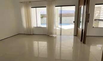 Imagem 5: Casa de condomínio para aluguel possui 280 metros quadrados com 4 quartos