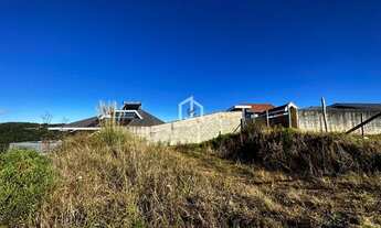 Imagem 1: Terreno em declive e área de 547,00m² no bairro Vila Nova Suíça em Campos do Jordão