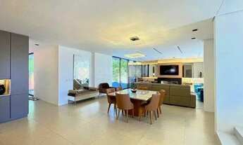 Imagem 6: Casa de Alto Padrão com 4 Suítes, Piscina Privativa e Infraestrutura Completa