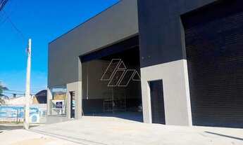 Imagem: Galpão com 2 banheiros e 2 vagas à locação