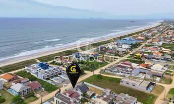 Imagem 5: Sobrado de Alto Padrão com Piscina e 3 Suítes, Espaço, Elegância e Conforto em Cada Detalh