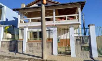 Imagem: Casa à venda, com 4 quartos, sendo 2 suítes