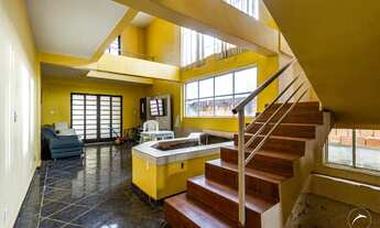 Imagem 5: Casa com 5 Suítes, Piscina e Ampla Área Verde à Venda no Condomínio Quintas do Sol Jardim