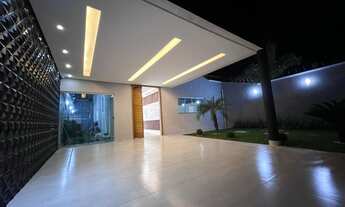 Imagem 3: Disponível para Venda Casa com Projeto Arquitetônico Diferenciado. Casa sozinha no lote