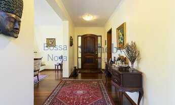 Imagem 2: Casa em rua arborizada