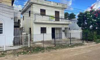 Imagem: 2 casas para venda. Térreo e 1° andar