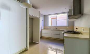 Imagem 4: Magnifica casa, totalmente reformada com segurança em frente