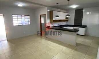 Imagem 6: Casa para venda com 118 metros quadrados com 3 quartos, sendo uma suíte, armários na cozi