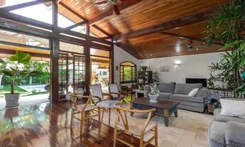 Imagem: Magnífica casa, centro de terreno, com