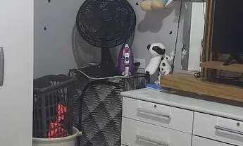 Imagem: Vendo uma casa, divineia