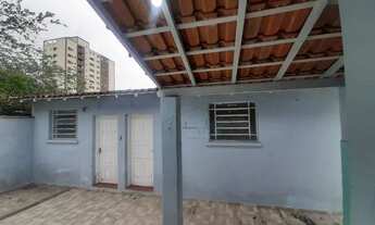 Imagem: Casa ampla com 2 Dormitórios com Edícula