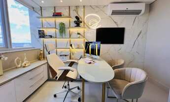 Imagem 6: Clínica Médica com Decoração Sofisticada e com Consultórios Médicos com Macas e