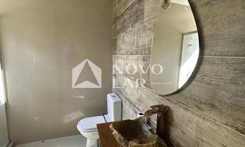 Imagem 4: Sobrado em condomínio com três dormitórios, sendo uma suíte, banheiro social, lavabo, livi