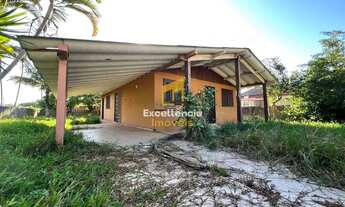 Imagem: Casa de esquina amplo terreno na praia