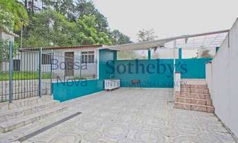 Imagem 6: Sobrado cercado de verde