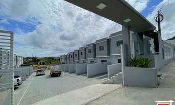 Imagem: Casa fica em um condomínio Imóvel nova