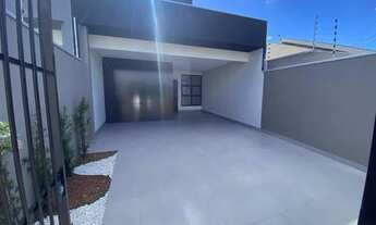 Imagem 2: Alto Padrão para Venda em Maringá, Jardim Alvorada, 3 dormitórios, 1 suíte, 2 banheiros, 2