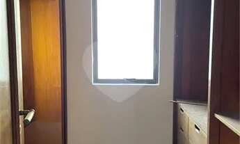 Imagem 2: Apartamento em Moema com 190m², 3 quartos (2 suítes), 3 banheiros e 3 vagas de garagem